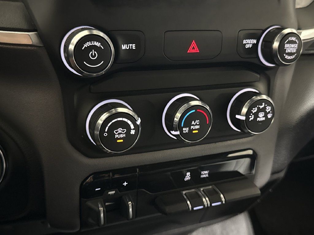 Used 2024 RAM 2500 Big Horn AWD/4WD image 16