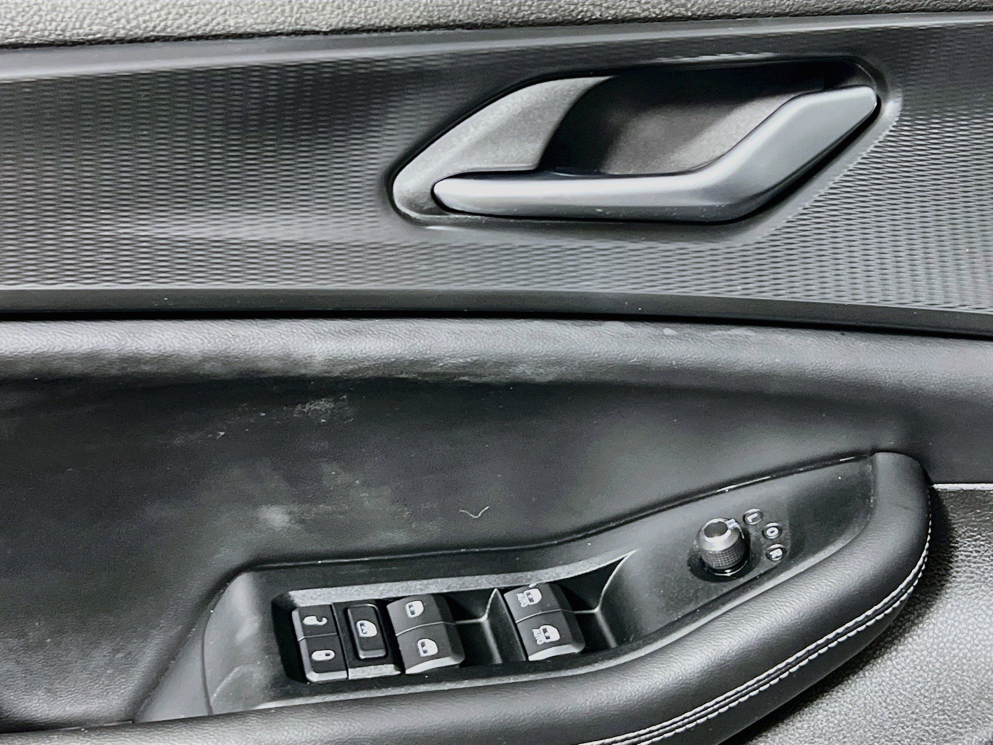 Used 2023 Jeep Grand Cherokee Altitude AWD/4WD image 16
