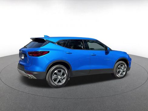 Used 2025 Chevrolet Blazer LT FWD image 12