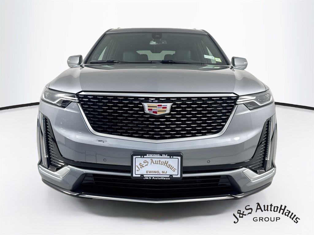 Used 2025 Cadillac XT6 Premium Luxury AWD/4WD image 2