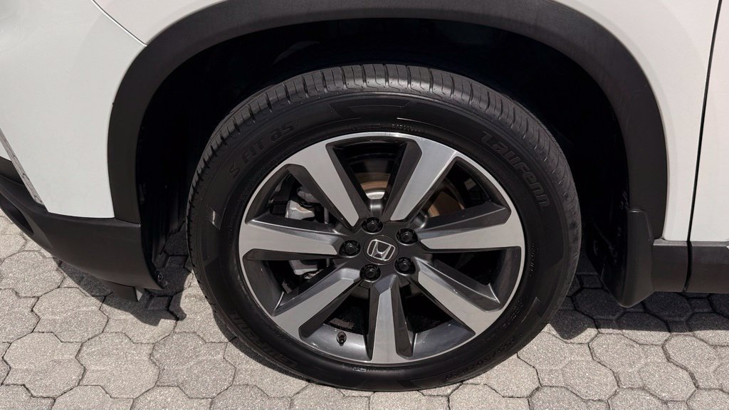 Certified 2025 Honda Pilot Touring image 19