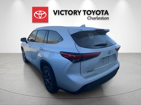 Used 2022 Toyota Highlander XLE image 5