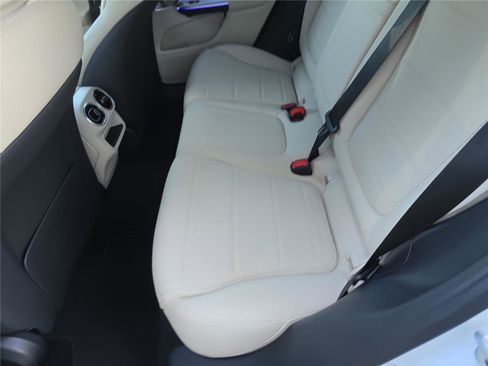 Used 2026 Mercedes-Benz GLC 300 4MATIC image 17