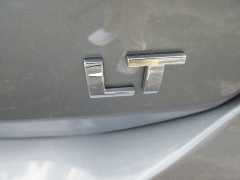 Used 2024 Chevrolet Equinox LT w/ LPO, Floor Liner Package FWD image 9