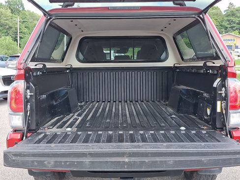 Used 2021 Toyota Tacoma TRD Off-Road w/ TRD Premium Off Road Package AWD/4WD image 31