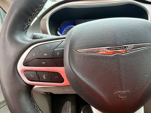 Used 2023 Chrysler Voyager LX image 30