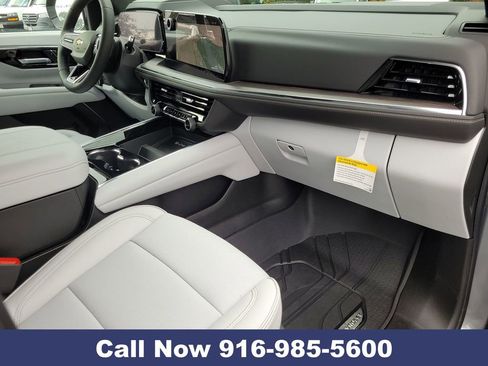 New 2026 Chevrolet Suburban Premier image 34