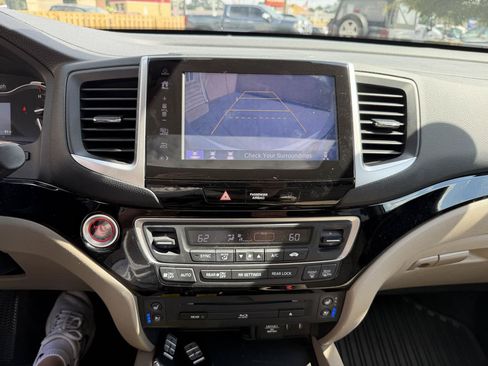 Used 2017 Honda Pilot Elite image 22