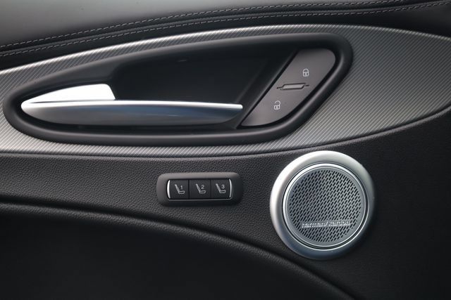 New 2025 Alfa Romeo Stelvio Sprint AWD/4WD image 14