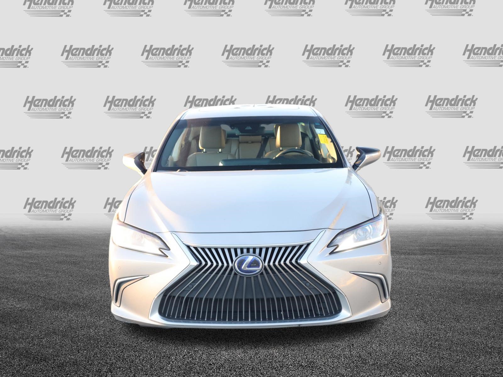Used 2020 Lexus ES 300h w/ Premium Package FWD image 3