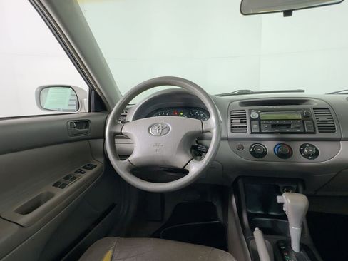 Used 2004 Toyota Camry LE image 24
