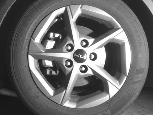 Used 2025 Kia K4 LXS image 12