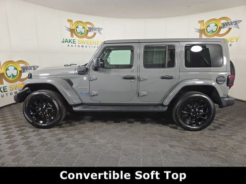 Used 2022 Jeep Wrangler Unlimited Sahara w/ Cold Weather Group AWD/4WD image 6