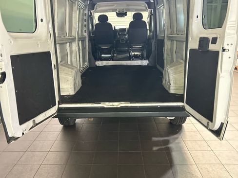 Used 2023 RAM ProMaster 2500 FWD image 4