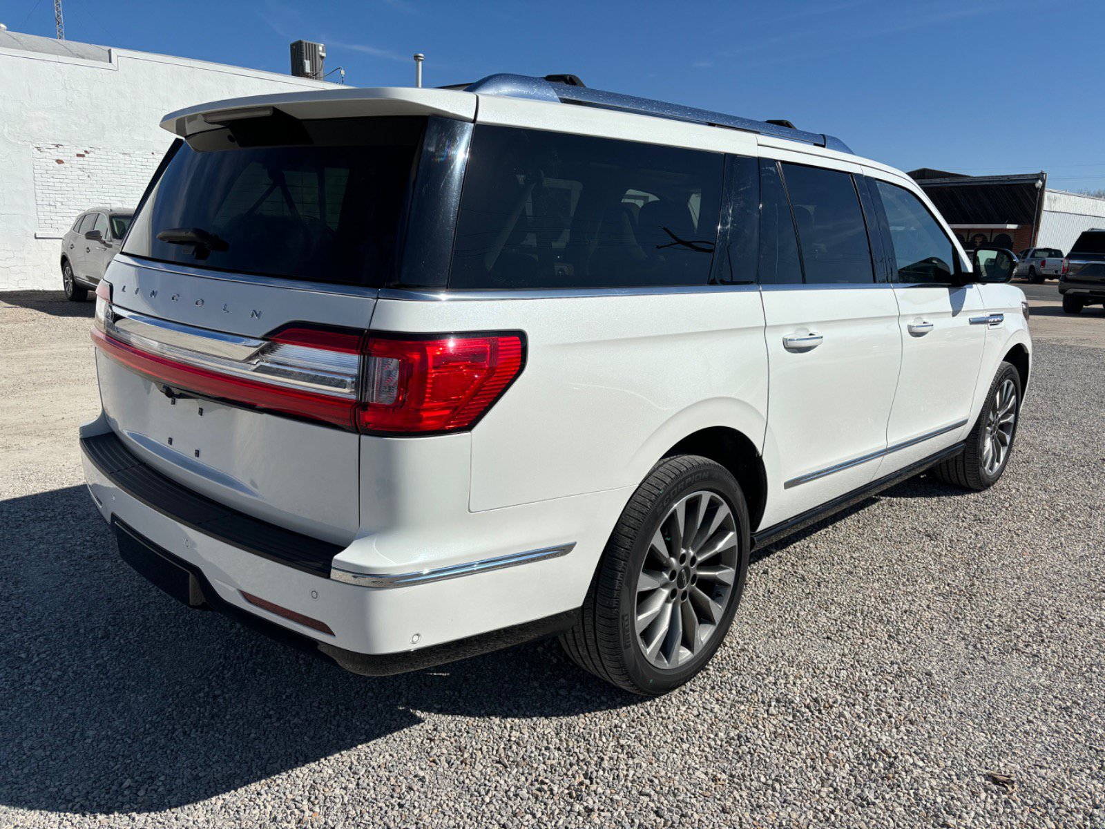 Used 2020 Lincoln Navigator L Reserve w/ Luxury Package AWD/4WD image 3