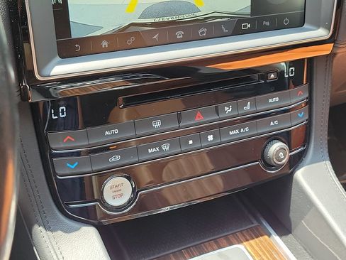 Used 2018 Jaguar F-PACE Portfolio AWD/4WD image 31