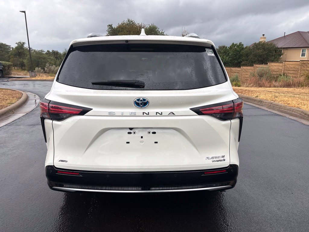 Used 2021 Toyota Sienna Platinum AWD/4WD image 4