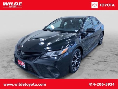 Used 2019 Toyota Camry SE image 1
