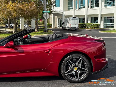 Used 2016 Ferrari California T image 45