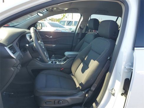 Used 2023 GMC Acadia SLE w/ Driver Convenience Package image 14