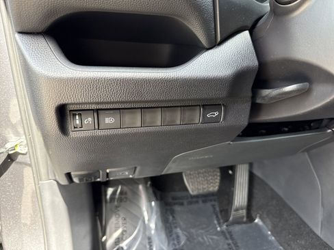 Used 2025 Toyota RAV4 XLE w/ Convenience Package FWD image 37
