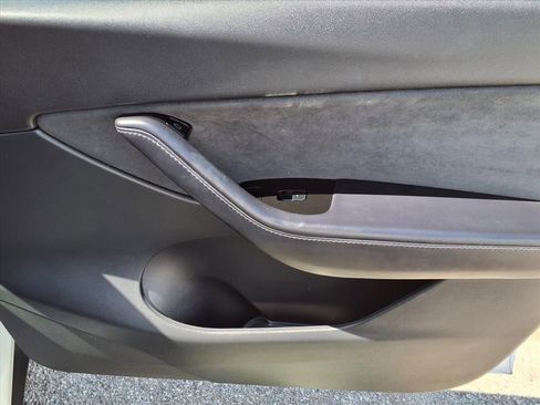 Used 2021 Tesla Model Y Long Range AWD/4WD image 7