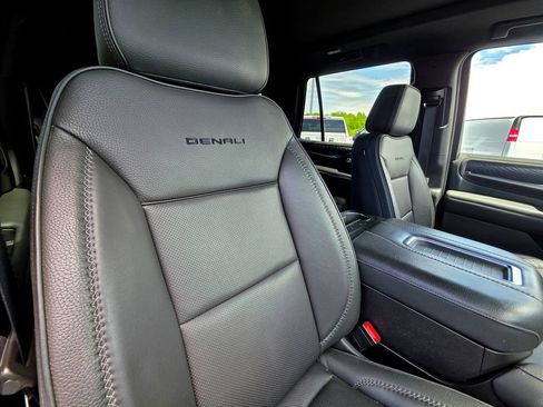 Used 2021 GMC Yukon Denali w/ Denali Premium Package AWD/4WD image 79