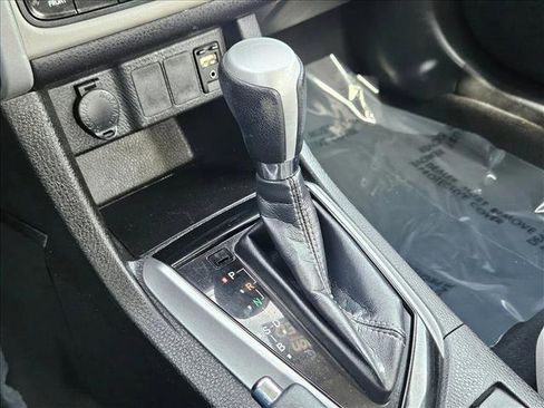 Used 2018 Toyota Corolla LE image 12