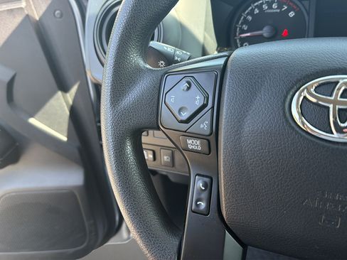 Used 2022 Toyota Tacoma SR AWD/4WD image 16