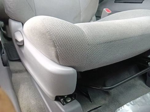 Used 2015 Toyota Sienna L FWD image 32