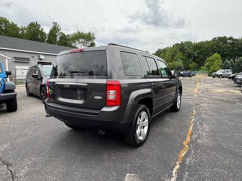 Used 2017 Jeep Patriot Latitude w/ Sun/Sound Group AWD/4WD image 9