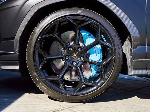 Used 2024 Lamborghini Urus Performante image 3