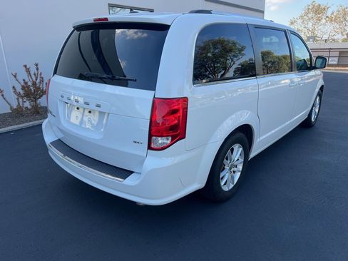 Used 2020 Dodge Grand Caravan SXT image 3