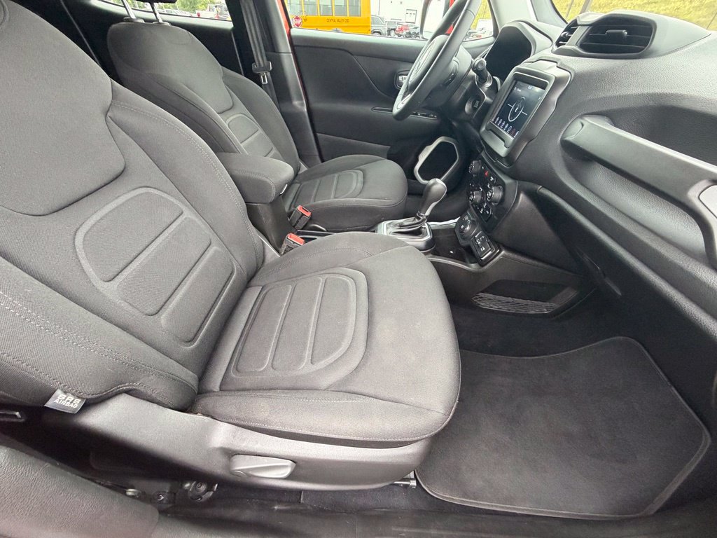 Used 2021 Jeep Renegade Latitude AWD/4WD image 42
