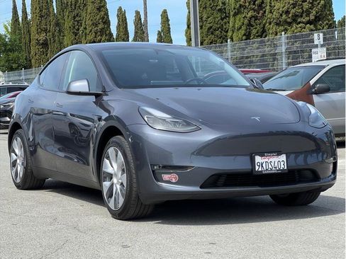 Used 2023 Tesla Model Y 2WD image 3