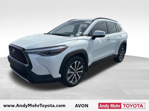 Used 2024 Toyota Corolla Cross XLE image 4