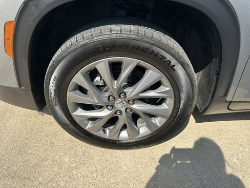 Used 2025 Buick Enclave Preferred AWD/4WD image 8