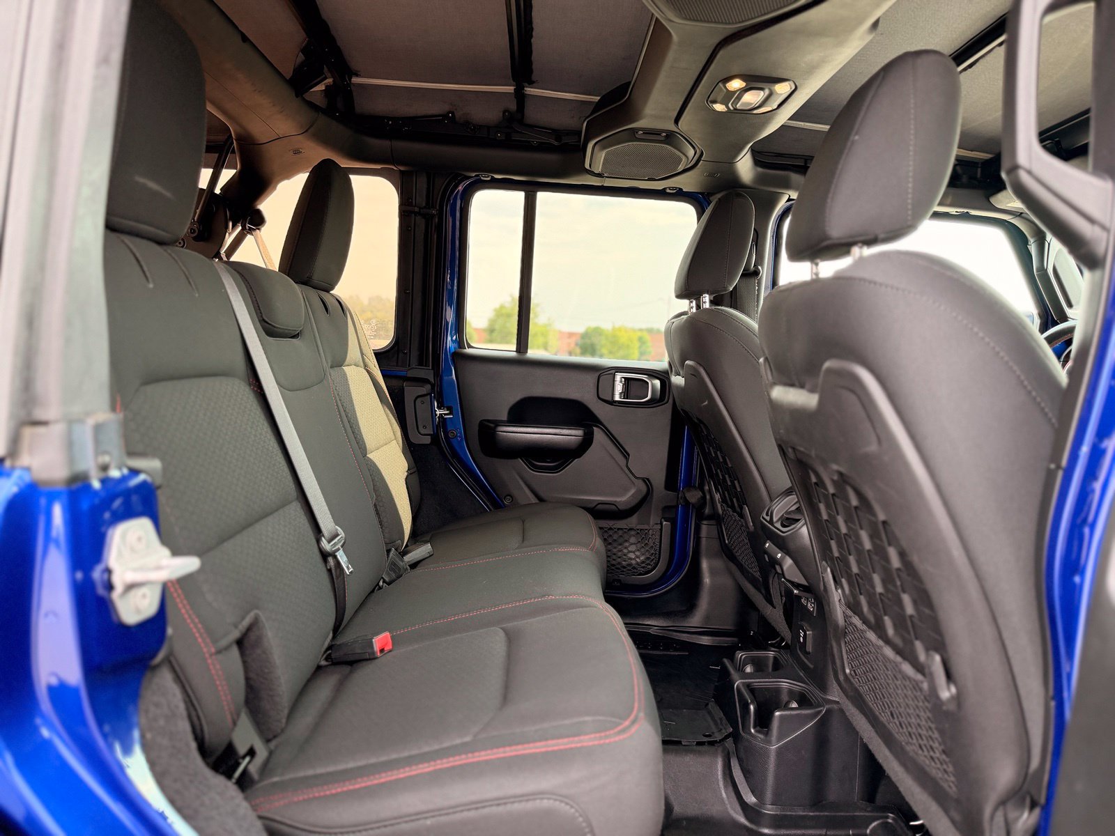 Used 2019 Jeep Wrangler Unlimited Rubicon AWD/4WD image 36