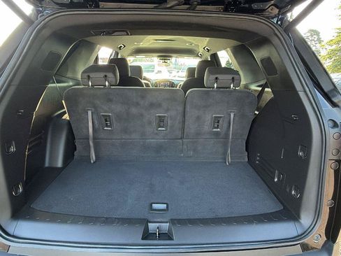 Used 2023 Chevrolet Traverse LT FWD image 13
