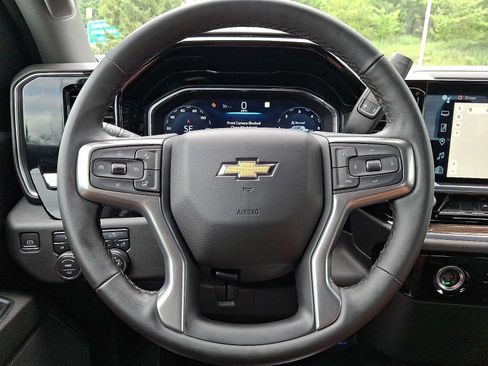 Used 2023 Chevrolet Silverado 1500 LT AWD/4WD image 18
