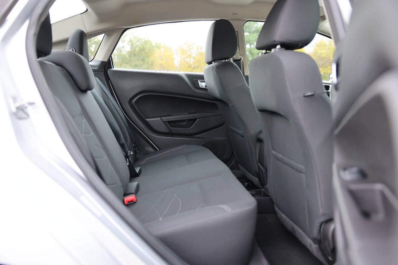 Used 2015 Ford Fiesta SE FWD image 12