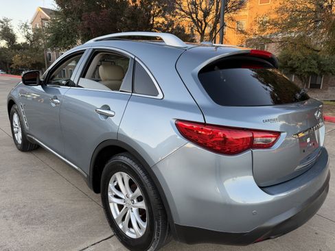 Used 2017 INFINITI QX70 2WD w/ Premium Package image 8