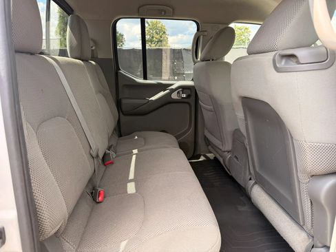Used 2014 Nissan Frontier SV w/ SV Value Truck Package AWD/4WD image 20