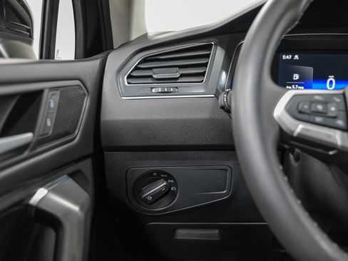 Used 2022 Volkswagen Tiguan S image 17