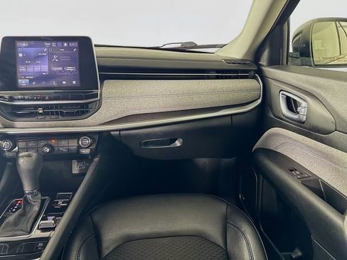 Used 2022 Jeep Compass Latitude w/ Sun and Sound Group image 27