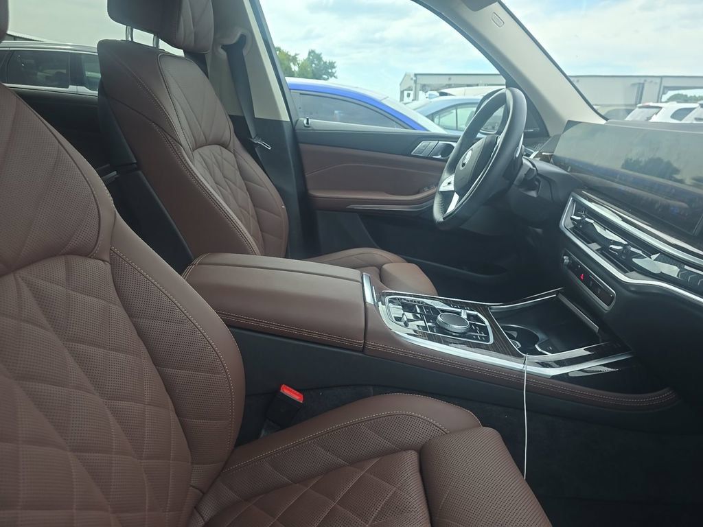 Used 2026 BMW X7 xDrive40i AWD/4WD image 10