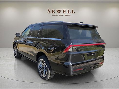 New 2025 Lincoln Navigator Reserve image 3
