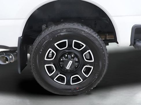 Used 2025 Ford F250 Platinum image 39