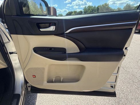 Used 2016 Toyota Highlander Limited Platinum AWD/4WD image 31