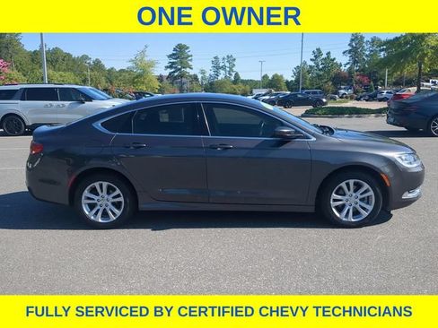 Used 2016 Chrysler 200 Limited FWD image 4